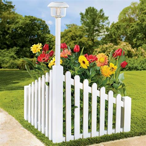 12 Corner Fence Decorations That Will Draw Everyones Attention