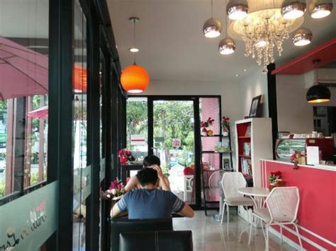 Fall In Love Cafe Bangkok Khlong Toei Restaurant Reviews Photos And Phone Number Tripadvisor