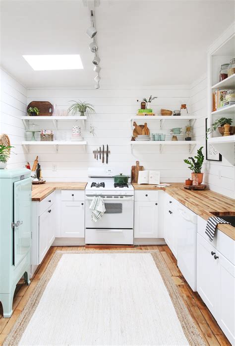 Remodeling your kitchen is a great investment for any homeowner. Kitchen Remodel Cost - How to Save Money Tips | Apartment ...