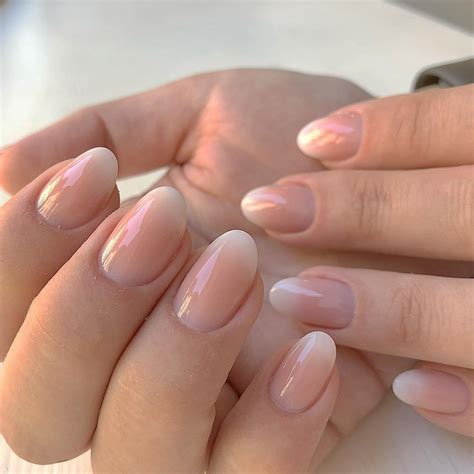 This Twist On The Classic French Manicure Is All The Rage In Paris And