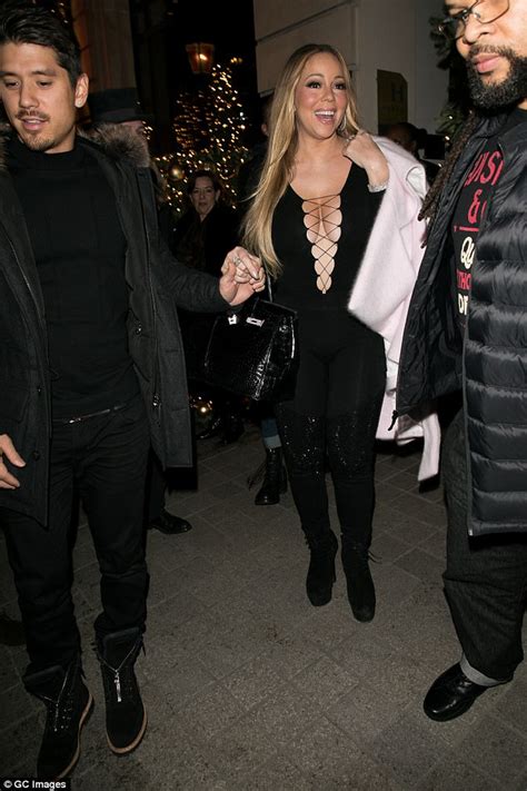 Mariah Carey Flashes Her Cleavage In Chic Blush Jacket Daily Mail Online
