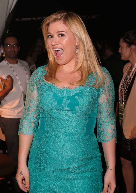 Kelly Clarkson Is Not Pregnant, Despite Rumors | HuffPost