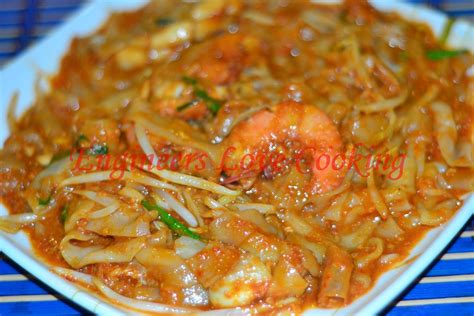 It is made from flat rice noodles (河粉 hé fěn in chinese) or kway teow (粿条 guǒ tiáo in chinese). Engineers Love Cooking: PENANG CHAR KUEY TEOW