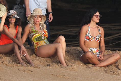 Katy Perry Shows Her Tits And Ass In Sexy Bikini 11 Photos The Fappening