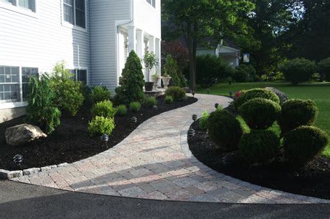 5 Foundation Planting Ideas For Northeast Landscapes - Neave Landscaping