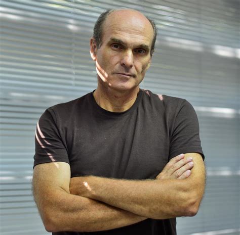 După ultimul anunț făcut despre introducerea buletinelor cu cip și în legat de acest context, gazetarul cristian tudor popescu a comentat , în direct la digi 24. Cristian Tudor Popescu a demisionat de la Gandul. Si ...