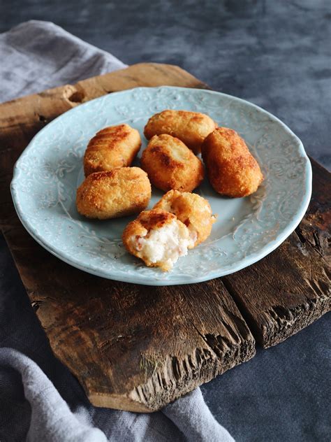 Cocido madrileño is usually eaten in two or three courses. Cómo preparar croquetas de cocido madrileño (Thermomix en ...