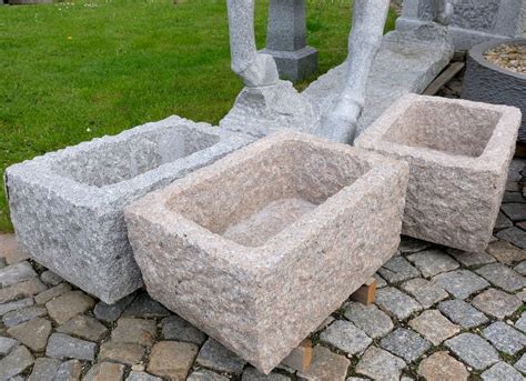 Und auf was muss man bei der bepflanzung achten? Steintrog Erzgebirge rustikal Granit für den Garten