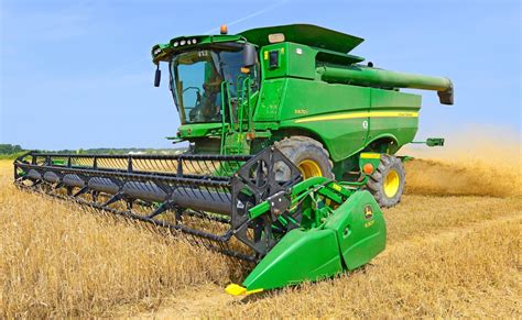 CROP PRODUCTION: Modern combine harvester