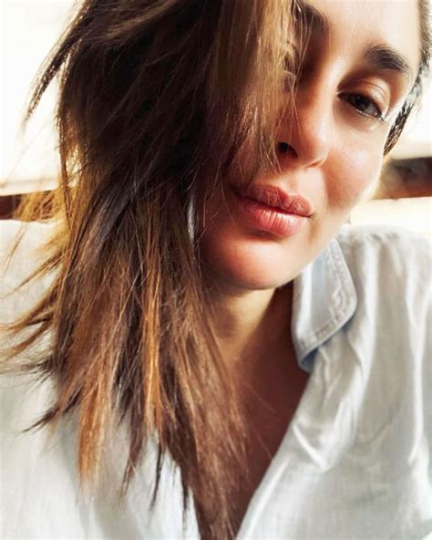 This New Stunning Selfie Of Kareena Kapoor Khan Will Surely Drive Away Your Mid Week Blues