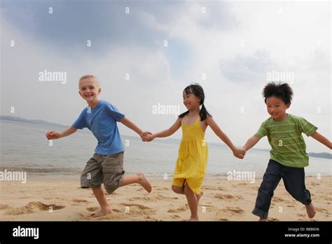 Children Group Holding Hands Hi Res Stock Photography And Images Alamy