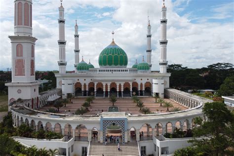 Masjid Agung Rokan Hulu Pilihan Objek Wisata Religi Riau Saat Lebaran
