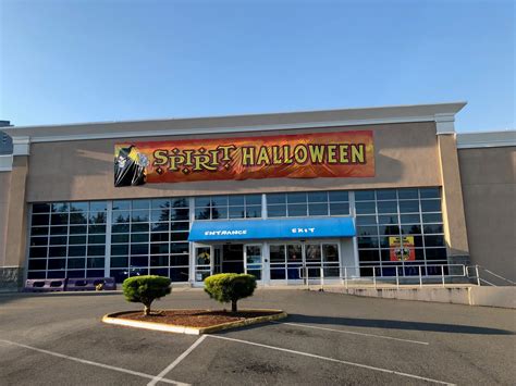 While the situation is still fluid, a shutdown of the u.s. Spirit Halloween Replaces Toys-R-Us in Bellevue | Downtown ...