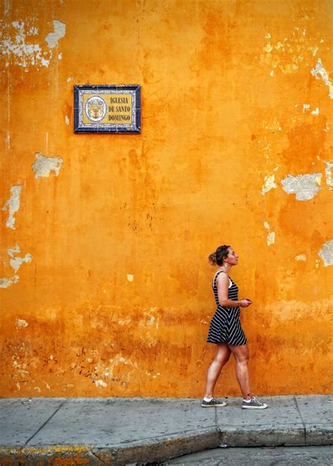 Ilmaisia Kuvia henkilö nainen jalkakäytävä seinä merkki oranssi