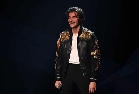 After a 7 year break from melodifestivalen, the young singer & dancer has returned with his new song new religion. Anton Ewald-arkiv - Schlagerbloggen