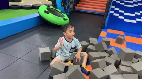 Sau khi nhận được tin báo, công an q.tân phú phối hợp cùng các đơn vị nghiệp vụ đã đến hiện trường xử lý vụ việc, đưa những người liên quan về làm việc. BẢO NAM - tiNiWorld AEON mall Tân Phú - YouTube