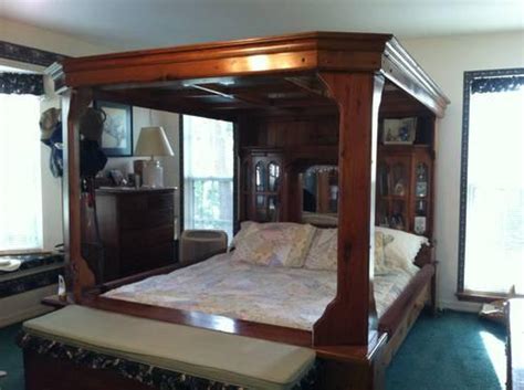 Homeowners who want an elegant touch. Huge King Size Waterbed with waveless mattress for Sale in ...