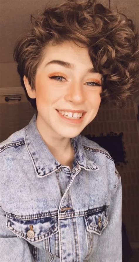 20 Stylish Tomboy Haircuts For Curly Hair