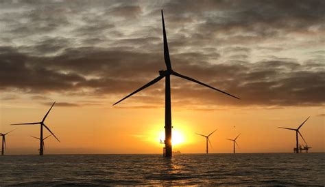 The project will feature between 45 and 61 turbines and have a capacity of up to 900 mw. Worlds largest offshore wind farm officially unveiled