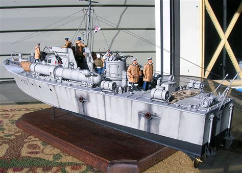 A Very Cool Plastic Model Display Of 135 Vosper Plastic Model Military