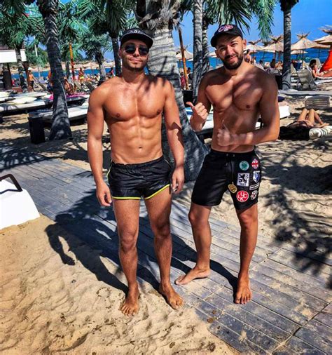 Дамян Попов и Лазар новите спасители на плажа