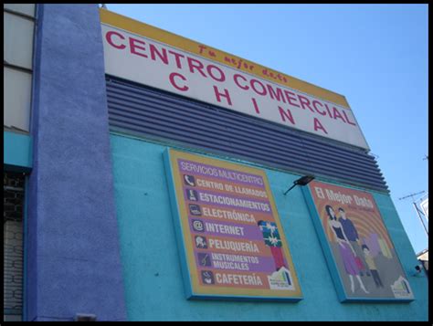 Me faltó ayuda para guiarme dentro del mall, falta algún cartel o señalética que explique las tiendas por piso y las salidas. El Mall Chino - Viste la Calle