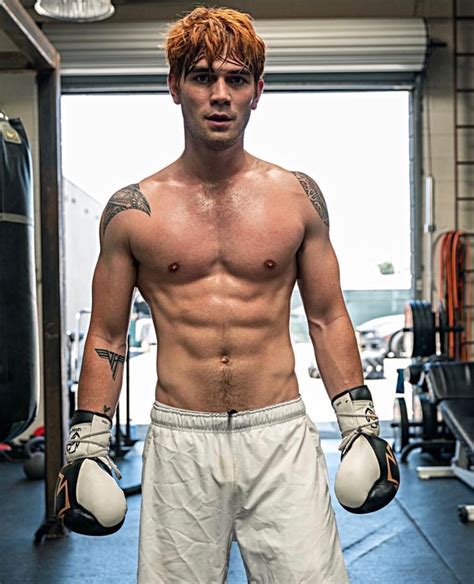 Kj Apa Celebridades Guapas