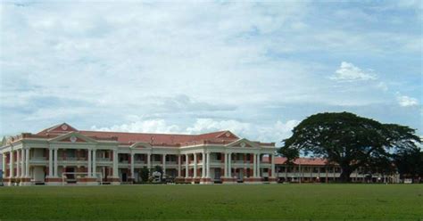 Sekolah ini terletak di bandar diraja kuala kangsar, perak. Pembukaan Kolej Melayu Kuala Kangsar - PeKhabar
