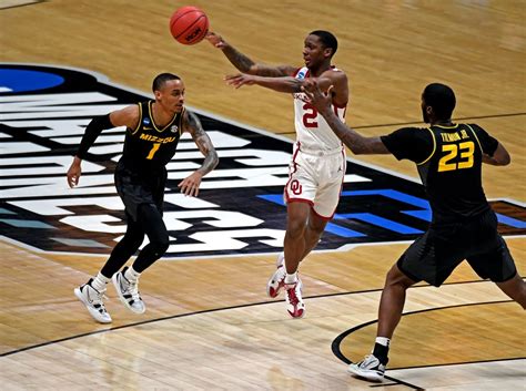 Oklahoma Basketball Best Images Of The Sooners 72 68 Win Over Mizzou
