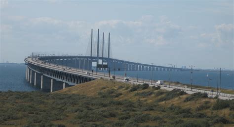 A nice engineering masterpiece taking trains and cars over 12 kilometers from malmö in sweden to the danish capital of copenhagen. Øresundsbron - Wikiwand