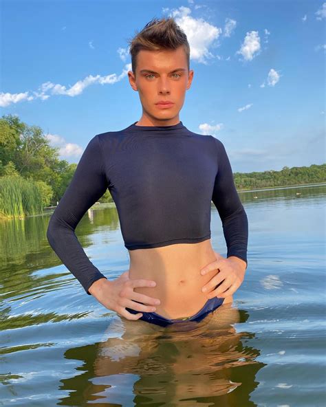 Gender Fluid Model Is Sports Illustrateds First Male Swimsuit Finalist