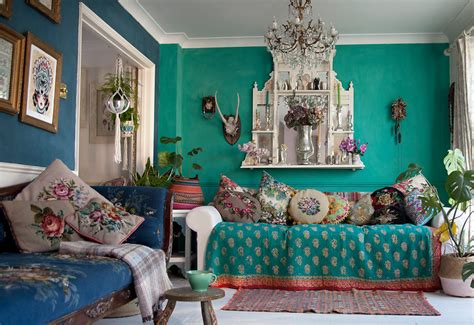 Connect your seating furniture by placing them on a large rug. 客廳設計風格：波希米亞風 - 室內設計知識家