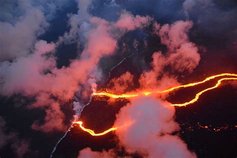 Latest Photos Of Hawaiis Kilauea Volcano Eruption Residents Flee As