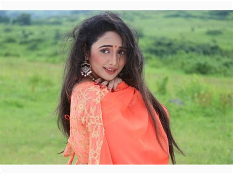 Shriman Vs Shrimati Rani Chatterjee Shares A Pretty Picture From The Sets Bhojpuri Movie