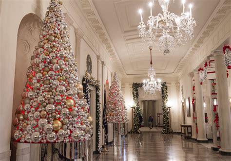 White house christmas decorations 2020 images with masks. Michelle Obama's Final White House Holiday Decorations | Vogue
