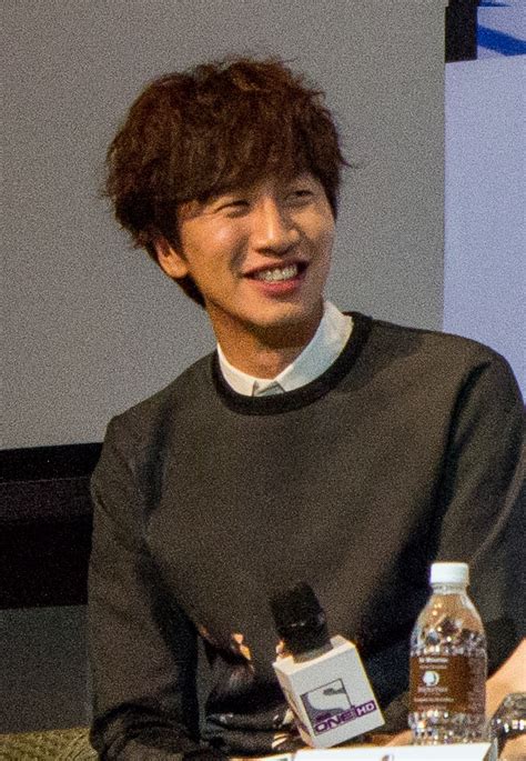 Lee kwang soo returns after taking a break due to an ankle injury he expresses his love and dedication for the show by revealing his heartfelt thought, it really feels like i'm at 'running man' now. Lee Kwang-soo - Wikipedia