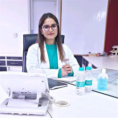 Dr Ramandeep Kaur Md Dermatologist Mohali