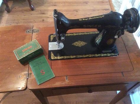 Are singer sewing machines worth the money? Fort Worth : Vintage 1940s Singer Sewing Machine Sewing ...