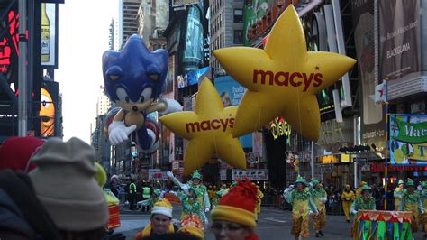 Macys Thanksgiving Day Parade Barney Barney Balloon Destroyed During