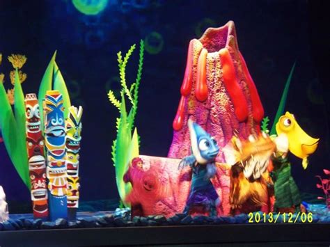 Nemo And His Fish Tank Friends Picture Of Nemo The Musical At Disney