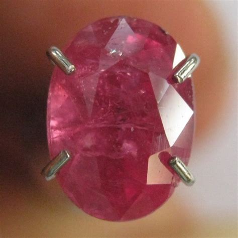 Batu Permata Natural Ruby Purplish Red Oval Cut 150 Carat
