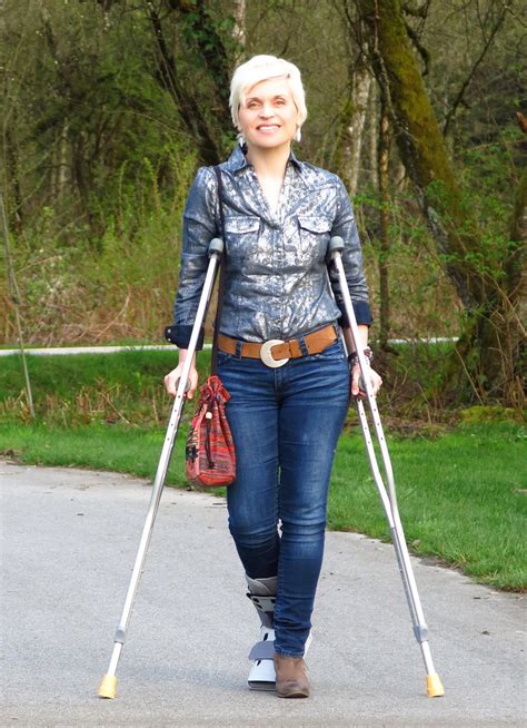 Amputees Crutches Sak Female