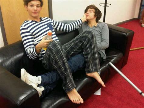 One Directions Harry Styles And Louis Tomlinson Relax Before London