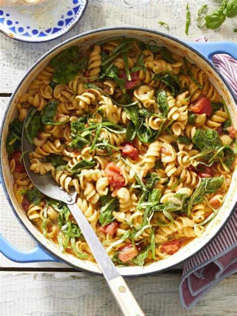 One Pot Tomato Basil Pasta Recipe Birch Sheridan