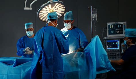 Why Doctors Wear Green Or Blue Clothes Before Going To The Operation