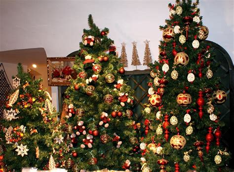 Christmas Tree Three Decorations Wallpaper Hd Holidays 4k Wallpapers