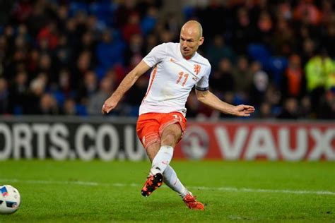 Laurent ciman (los angeles fc). Arjen Robben returns to Netherlands squad for Belgium and ...