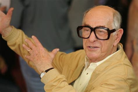 Larry david is on the goddamn cover of gq , so show some respect. Pin on Celebrity News!