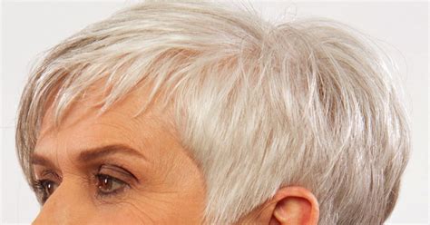 Kurzhaarfrisuren gehören zu den frisurentrends 2021! Graue Haare Kurzhaarfrisuren 2020 Frech Grau