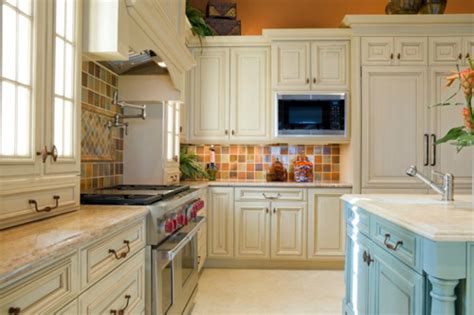 But having white and light colored cabinets, is not easy to maintain in an active kitchen. Painting Wood Kitchen Cabinets White